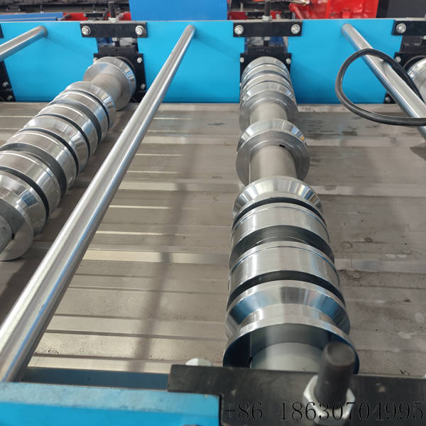 &bull;	Hebei Xinnuo 900 trapezoidal roof panel making machine (electric shear)