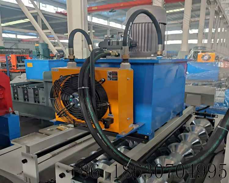 2.Xinnuo Brazilian T25 roof panel arch bending machine