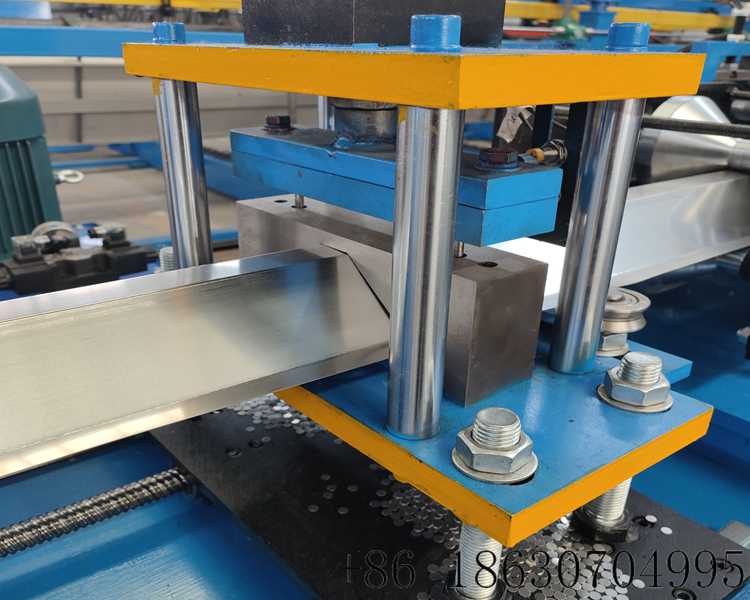 2.Automatic omega shape steel purlin making machine