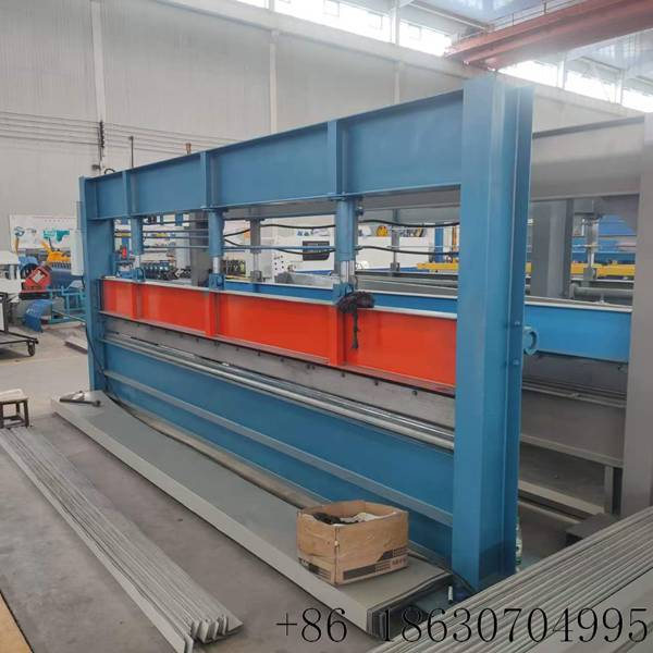 Hebei Xinnuo 4m hydraulic press brake, hydraulic metal sheet bending machine for roofing panel processing