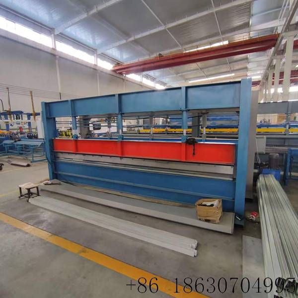 Economical 4m hydraulic bending press brake, customized metal folding machine made by Hebei Xinnuo