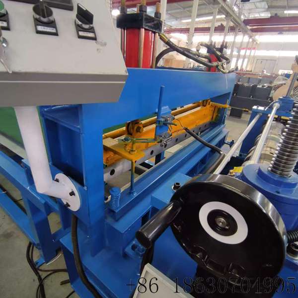 Economical automatic uncoiling leveling line for roofing raw material production