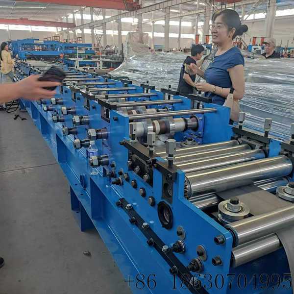 Heavy-duty hydraulic punching and post-cutting system of Hebei Xinnuo C-purlin roll former.