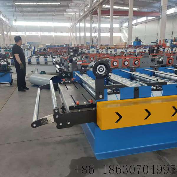 Detailed close-up of the precision forming rollers on the Hebei Xinnuo Cuba 1000 roll former.