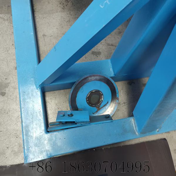 Heavy duty hand operated decoiler for roll forming production line