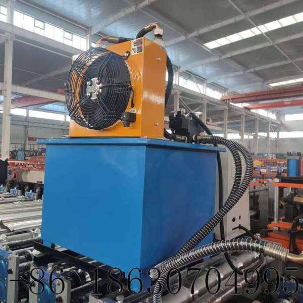Independent hydraulic pump station for double layer roof panel forming machine