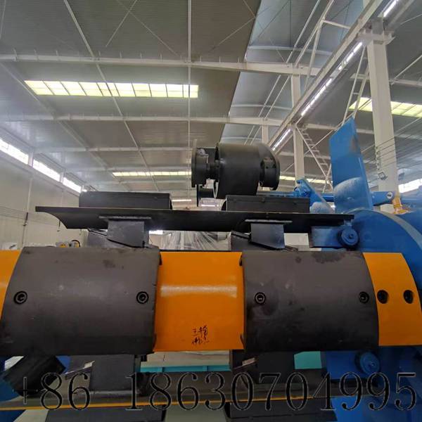 Mandrel core of heavy-duty hydraulic decoiler