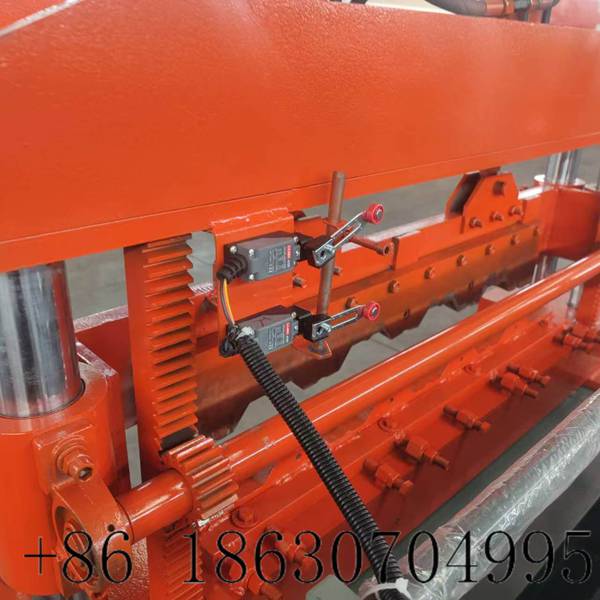 Hydraulic Cutting Device of 820 Floor Deck Roll Forming Machine with Precision Shearing Technology