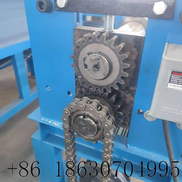 Gear structure of steel coil slitting machine