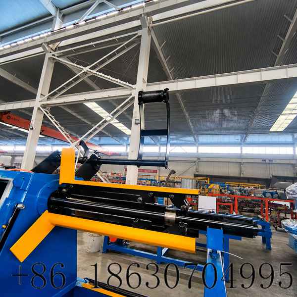 Hydraulic expanding mandrel core of decoiler