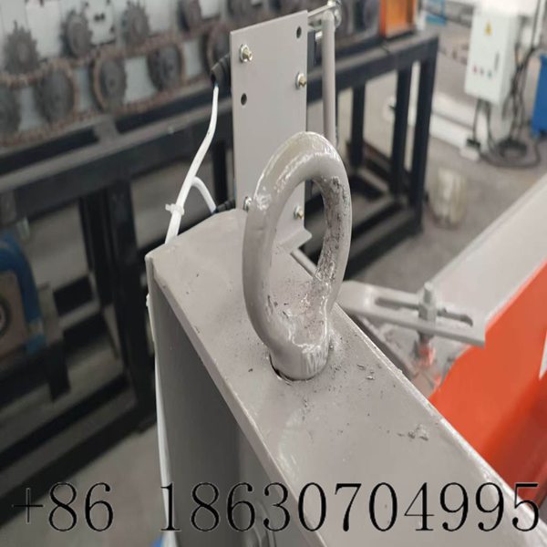 Lifting hole of hydraulic shearing machine