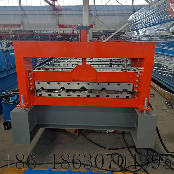 Full main body shot of 840 roof panel roll former