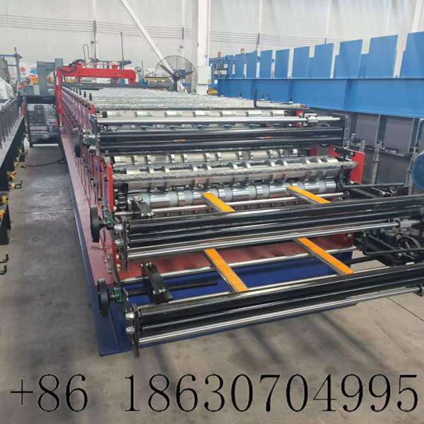 Feeding platform of three layers roof tile forming equipment