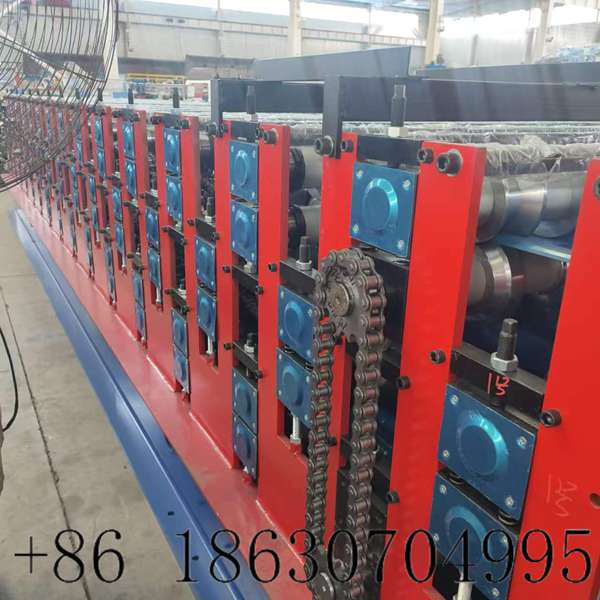 Middle forming plate of triple layer roof panel machine