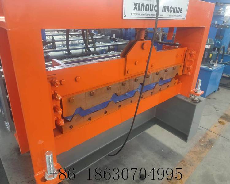 Cutting unit of metal roof panel machine