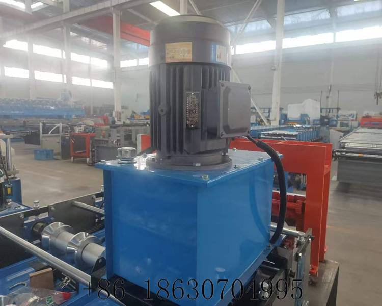 Hydraulic pump station for roof sheet machine
