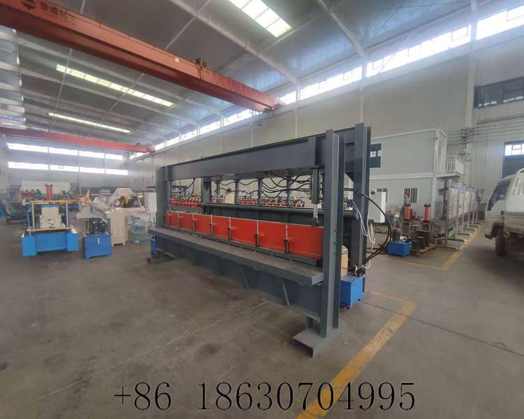 Complete overall view of hydraulic shearing machine