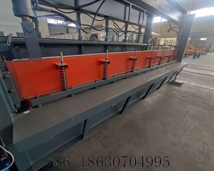 Cutting die and blade mold of hydraulic shearing machine