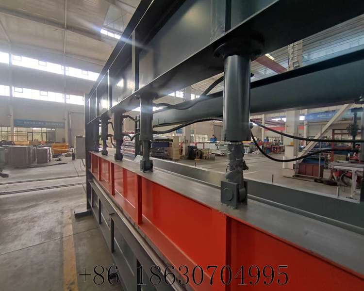 Guide pillar of metal sheet hydraulic bender