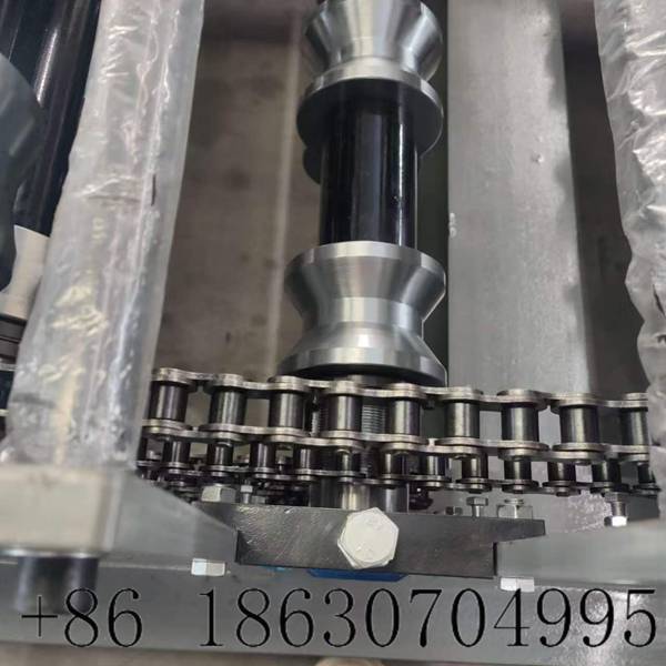 Transmission chain of double layer trapezoidal roll forming machine