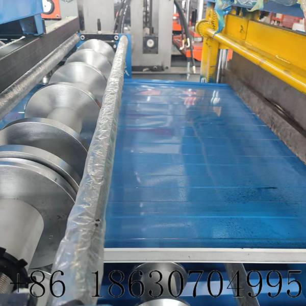 Hardened forming rollers of upper layer roll station