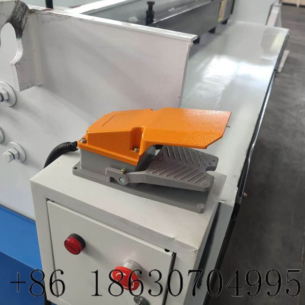Foot pedal switch of electric plate shearing machine