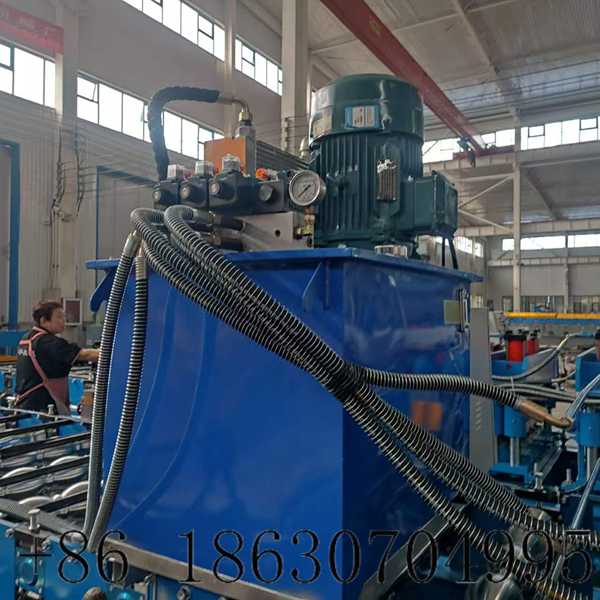 Hydraulic power station for glazed tile forming machine