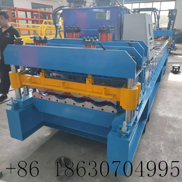 Complete glazed tile roll forming machine in workshop