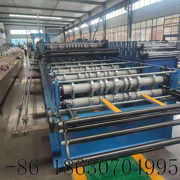 Coil feeding platform for American metal deck forming machine