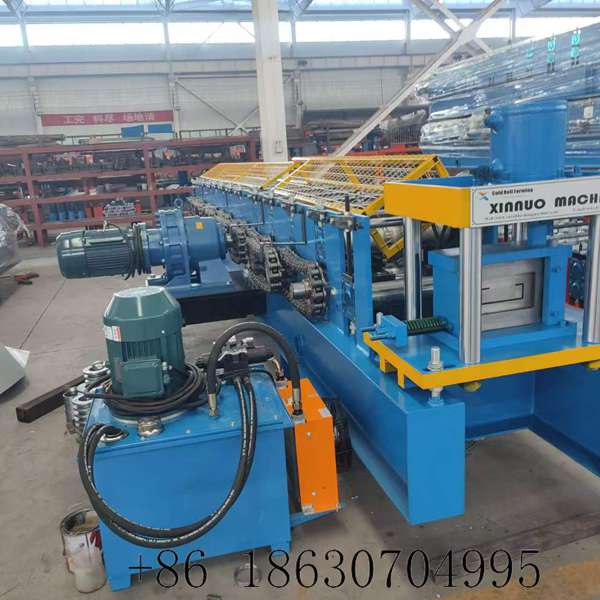 Heavy gear drive system detail of Xinnuo C purlin forming machine hardened alloy gearbox