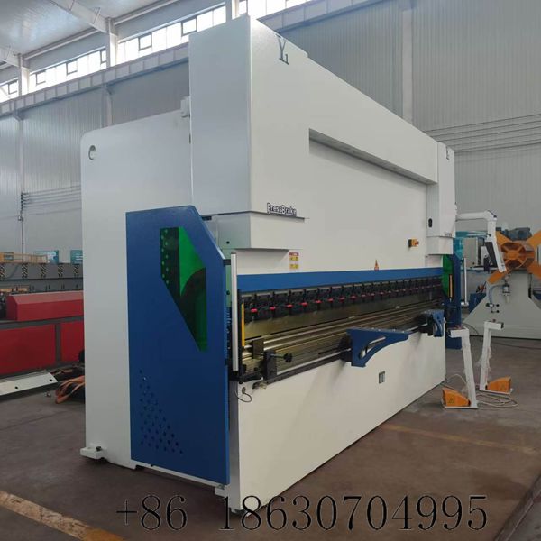 Metal CNC bending machine complete full view Xinnuo hydraulic press brake workshop equipment