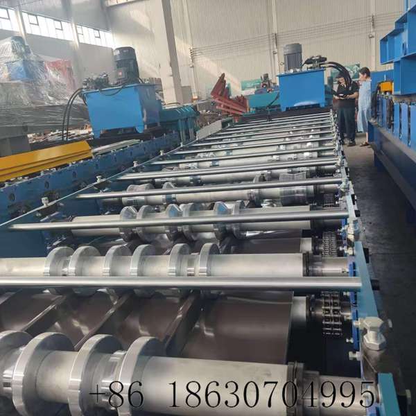 Hardened alloy forming roller wheels detail of step tile roll forming machine anti-wear forming system