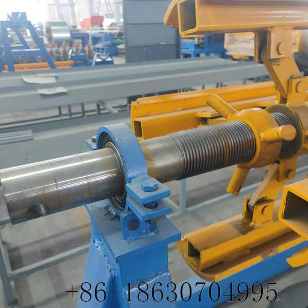 Coil mandrel support mechanism with adjustable expansion arms and locking collars designed to securely hold steel coil inner diameters from 460 to 508 millimeters