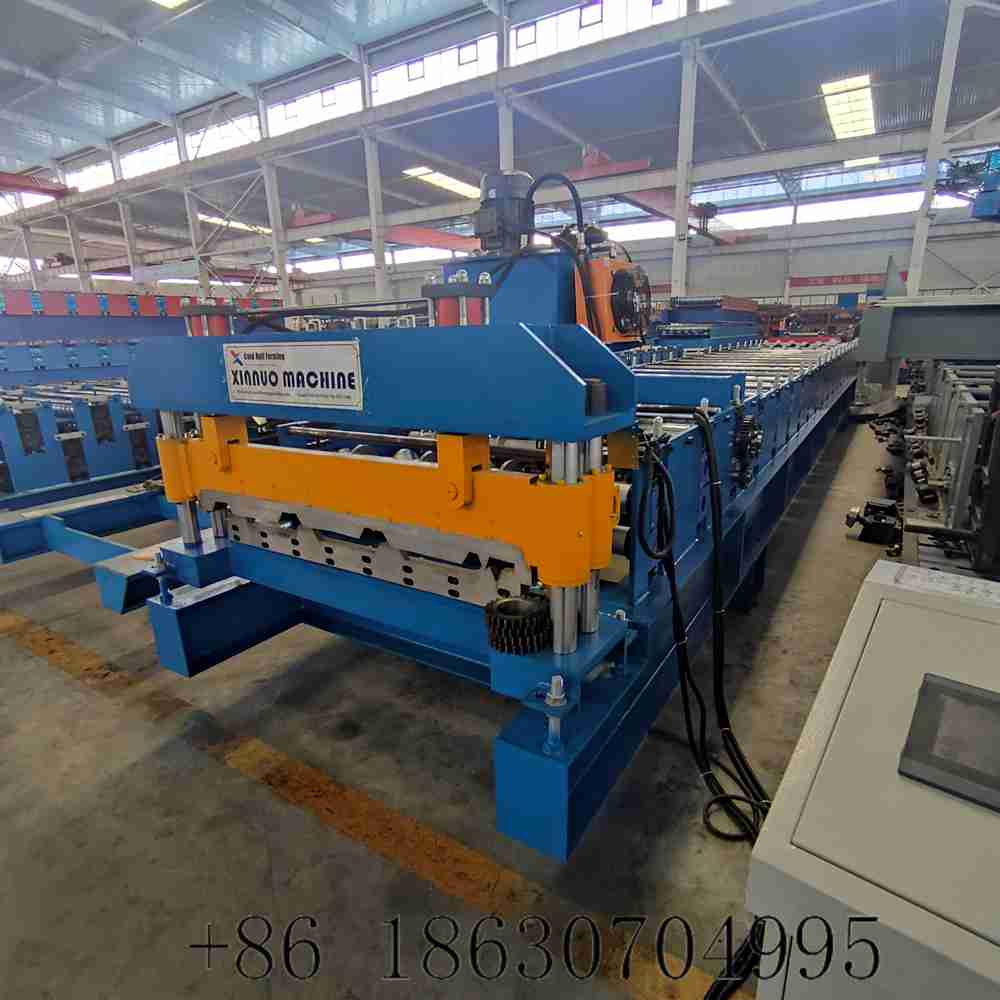 Side view of the 1000 roof sheet forming machine
