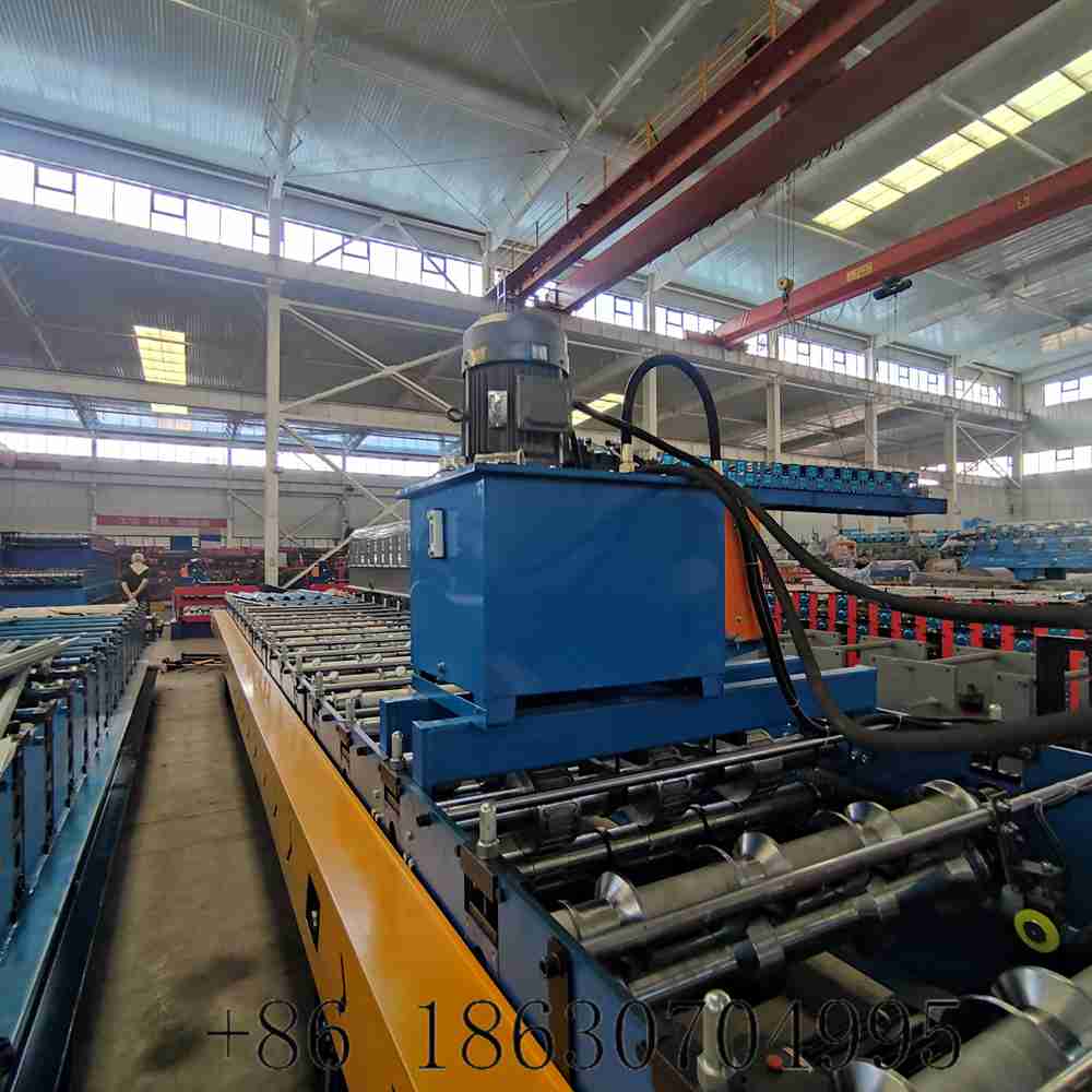 Hydraulic pump station of the roof sheet machine