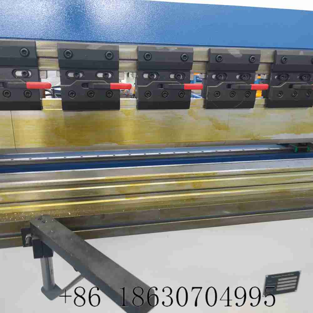 Bending tooling of the CNC press brake
