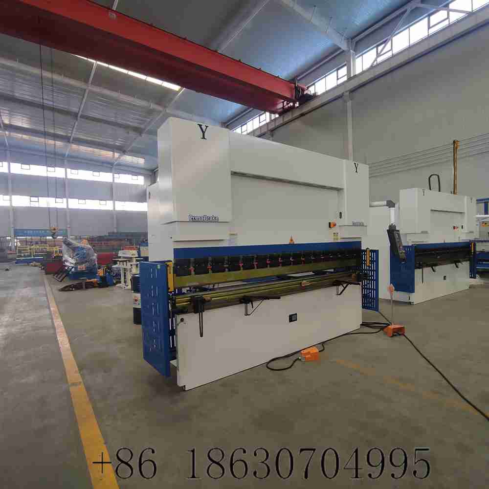 Front view of the CNC hydraulic press brake