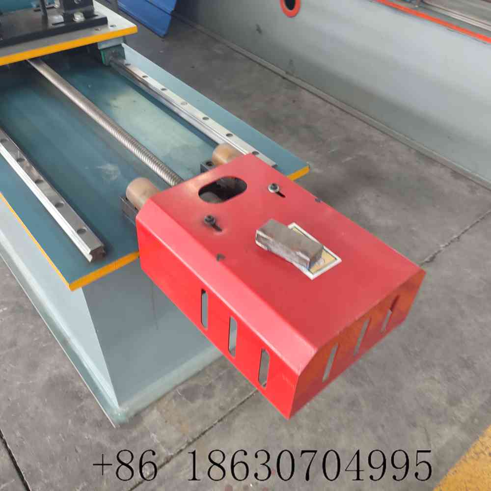 Servo motor of the keel roll forming machine