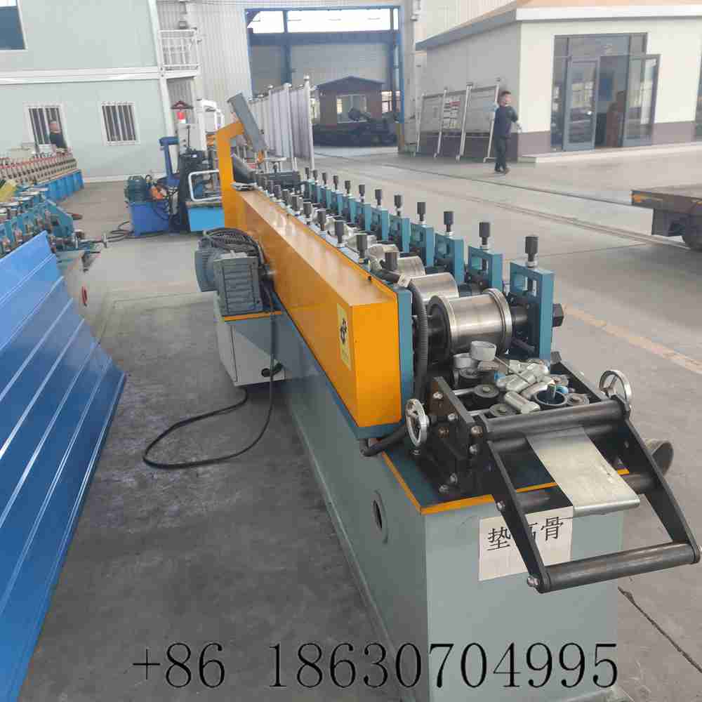 Feeding platform of the omega profile machine
