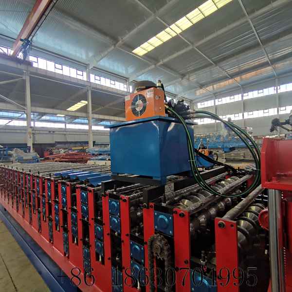 Hydraulic pump station of the triple layer forming machine