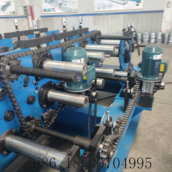 Heavy duty chain drive of the purlin machine