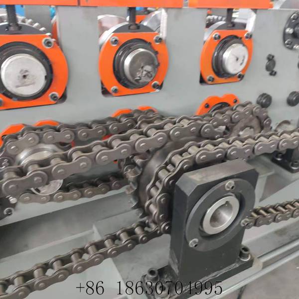Chain drive transmission of the purlin machine
