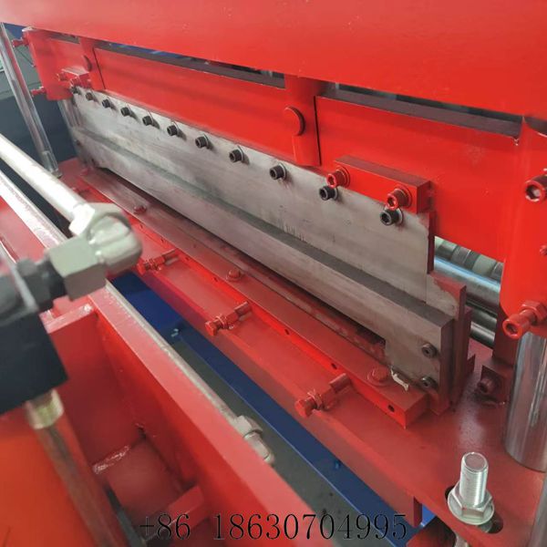 Second-layer shear of the dual profile roofing machine