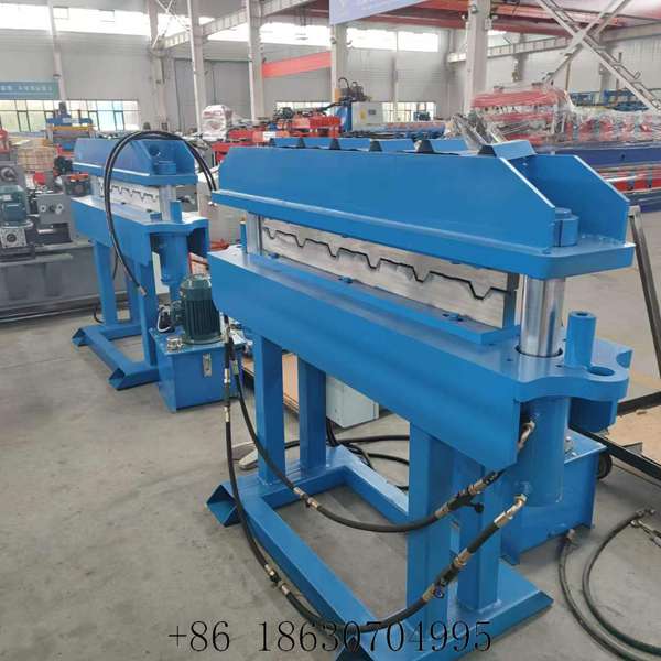 Front view of the hydraulic roof panel curving machine