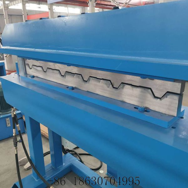 Forming die of the hydraulic roof panel curving machine