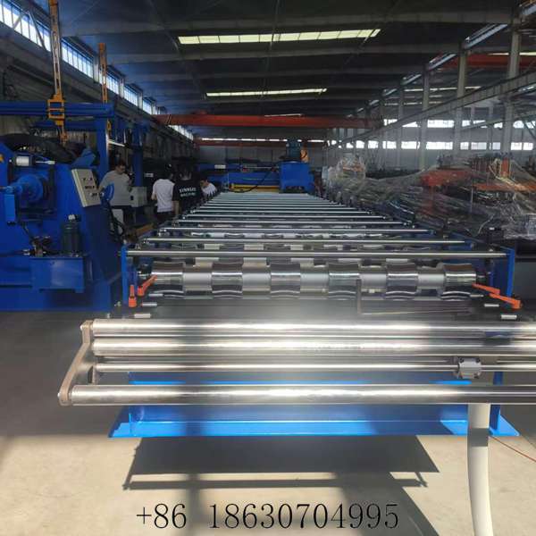 Feeding platform direction of the 1000mm roofing sheet line