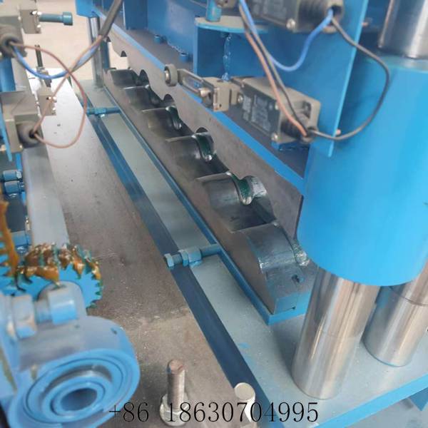 Forming die of the glazed tile roll forming machine