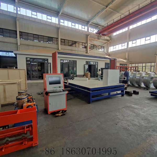 Panoramic view of the foam cutting machine