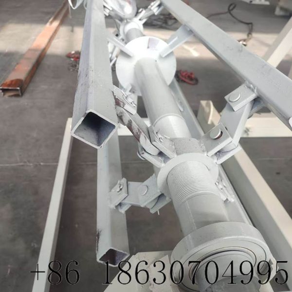 Coil core (expanding mandrel) of the manual steel coil decoiler
