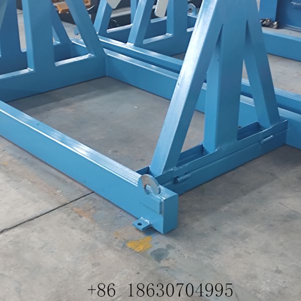 Lifting hook of the manual coil decoiler